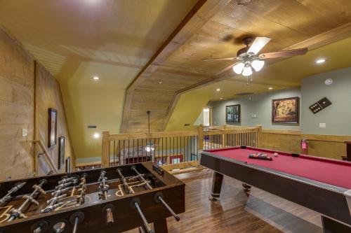 Swimmin' in the Smokies chalet photo 3