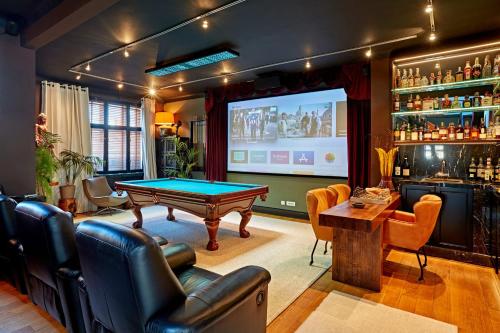 THE MOST EXCLUSIVE PENTHOUSE in Prague 600m2 with Jacuzzi/Sauna by easyBNB