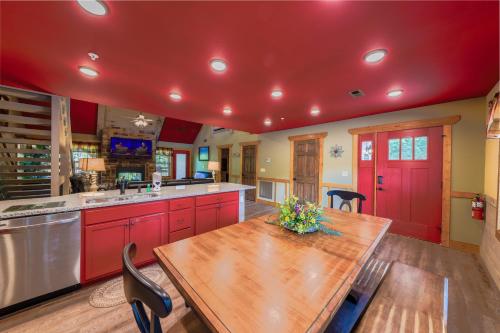 Lap of Luxury chalet in Gatlinburg, USA