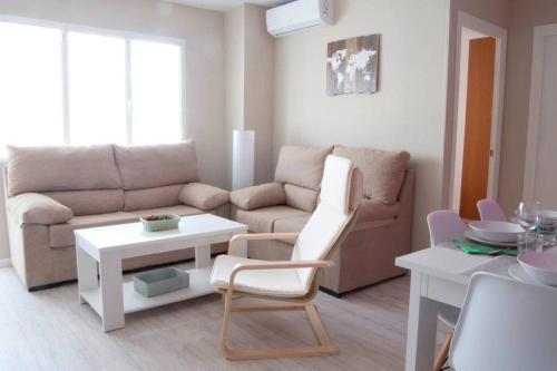 CITY CENTER BIG APARTMENT-FAMILY & FRIENDS-5 Beds, Málaga (photo 8)