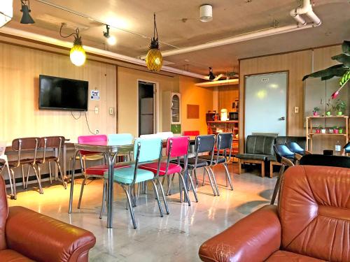 ห้องส่วนกลางสำหรับนั่งเล่น/ดูทีวี, บ้านเดี่ยว 1 ห้องนอน 1 ห้องน้ำส่วนตัว ขนาด 54 ตร.ม. – ซัปโปโร (Clover Sapporo (Room for 6 pax) Family Room) near พิพิธภัณฑ์เบียร์ ซัปโปโร