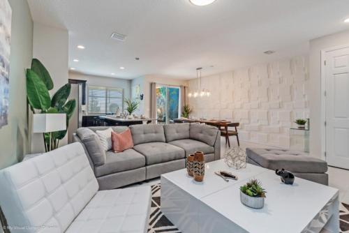 Beautiful Townhome with Private Pool Close to Disney Orlando Townhome 3111 - image 2