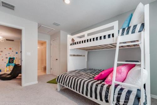 Beautiful Townhome with Private Pool Close to Disney Orlando Townhome 3111 - image 5