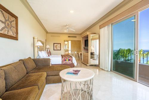 Beachfront Three Bedroom 4th Floor image 6