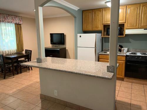 Olive Tree Inn & Suites, a Howard Johnson by Wyndham in San Luis Obispo (CA)