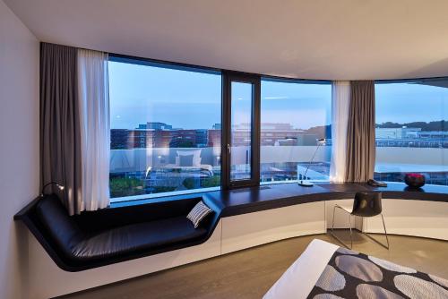 room detail thumbnail 2
