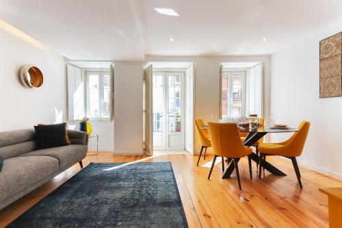 Charming and Stylish Downtown Apt in XIX century building, Lisabon