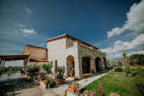 Зовнішній вигляд готелю, Stone house in Валло-Делла-Луканія