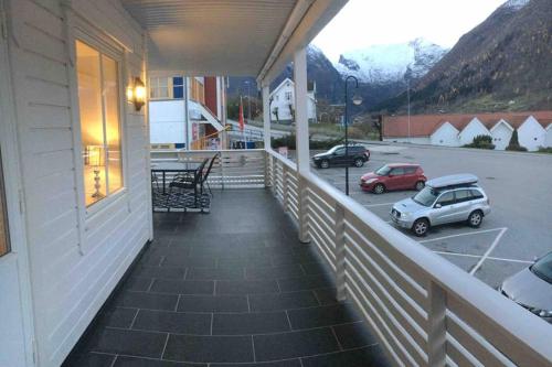 周邊環境, Balestrand Fjordapartments Holmen 19A in 巴勒斯特蘭市中心