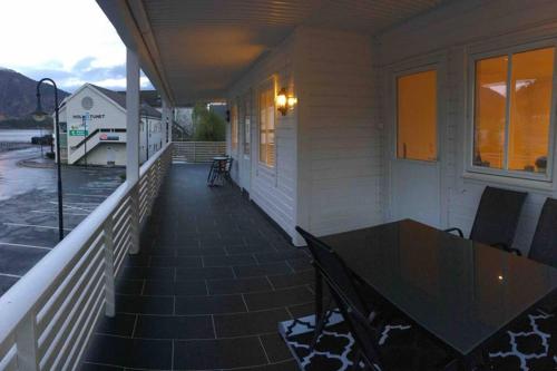 外部景觀, Balestrand Fjordapartments Holmen 19A in 巴勒斯特蘭市中心