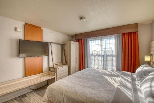 Holiday Inn Express Hotel & Suites Milwaukee Airport by IHG in Milwaukee, USA