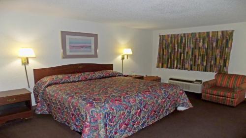 Plaza Inn - image 6