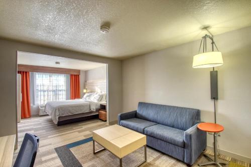 Holiday Inn Express Hotel & Suites Milwaukee Airport by IHG in Milwaukee, USA