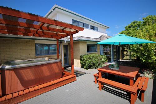 B&B Rotorua - AristaAir- Central City Townhouse - Bed and Breakfast Rotorua