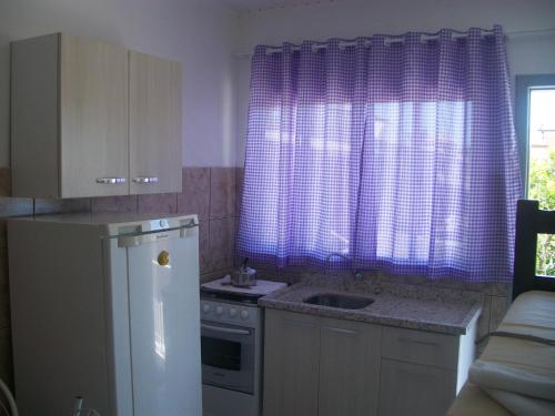 Superior One-Bedroom Apartment image 9
