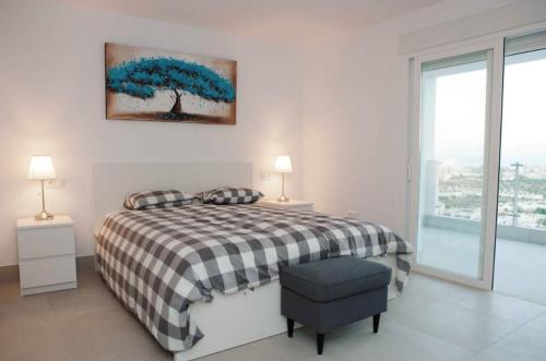Luxury villa with heated pool for 12 to 14 people in La Sierrezuela