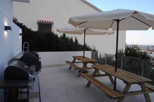 Luxury villa with heated pool for 12 to 14 people in La Sierrezuela