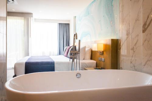 room detail thumbnail 2