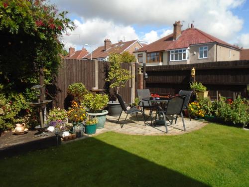 Facilities, TEA in Liverpool - Private - Quiet - Ground Floor - En-suite - Walk-in-shower in Crosby