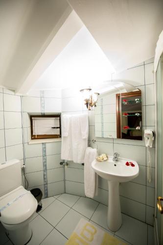 Baño, Voila Inn in Constanta