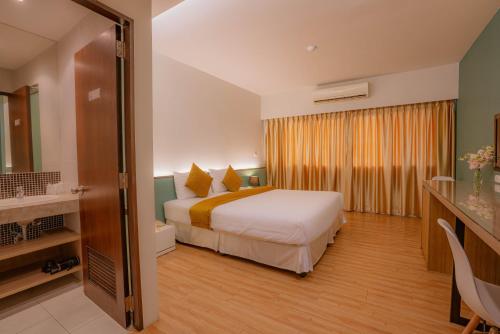 room detail thumbnail 1