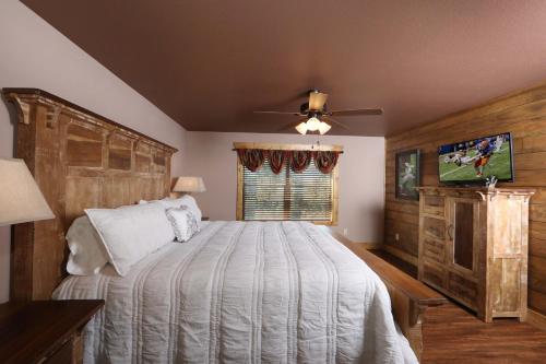 Above It All Cabin with Luxury Amenities and Game Room - image 3