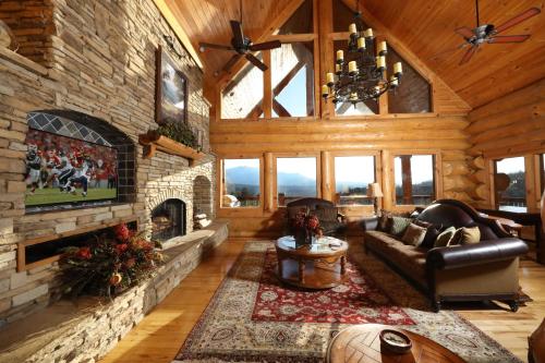 The Lodge of Gatlinburg cabin - image 3