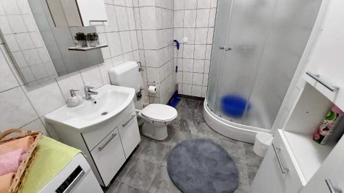 One-Bedroom Apartment image 10