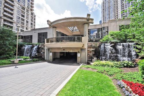PlanURstay - Luxury 1BR Condo with City View – khách sạn tại Trung tâm Mississauga