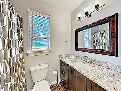 New Listing! Lakefront Villa with Pool Near Beach Duplex - image 9