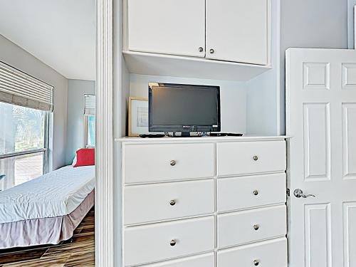 New Listing! Lakeside Duplex with Pool Near Beach home - image 2