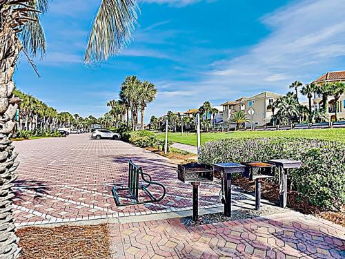New Listing! Lakeside Duplex with Pool Near Beach home - image 9