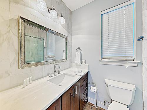 New Listing! Destiny Beach Villa on Lake with Pool Duplex - image 9