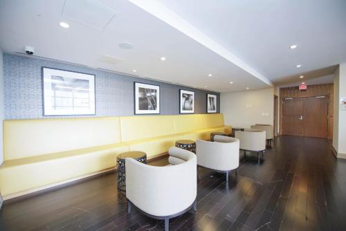 PlanURstay- Mississauga Downtown Square One Shopping Centre