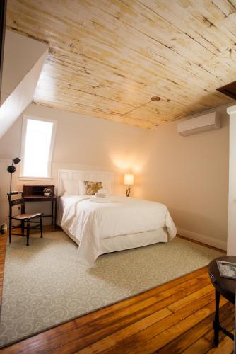 InnBuffalo off Elmwood Buffalo (NY)