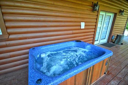Hickory Hollow Hideaway - main image