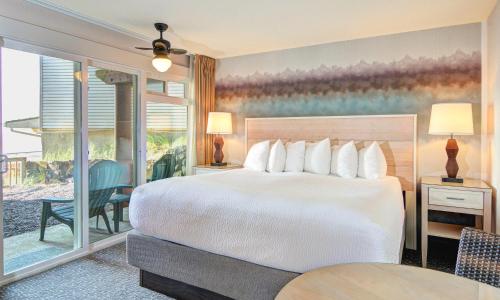 Hallmark Resort - Newport