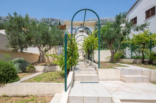House Karlo - image 2