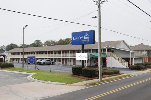 . Loyalty Inn Hawkinsville