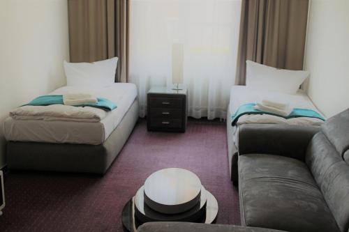 4 twin beds