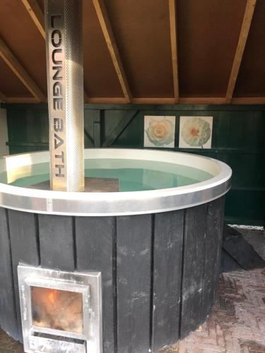 De Lindenburg met privé hottub en sauna 6-persoons