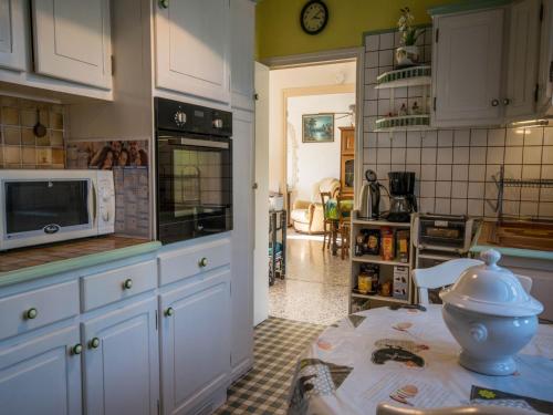 Cozy Holiday Home in Montayral with Swimming Pool gîte à louer Le Pellery