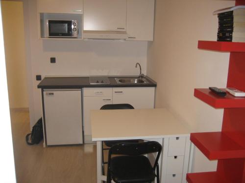 One-Bedroom Apartment image 4