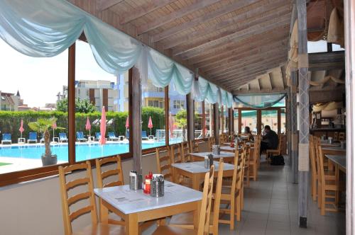 레스토랑, Hotel BelleVille in 네세바르 시티 센터