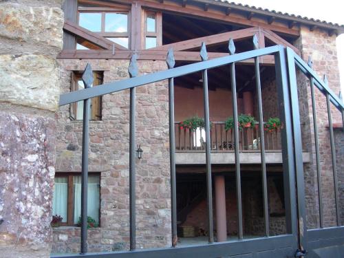 2 bedrooms, 3 beds