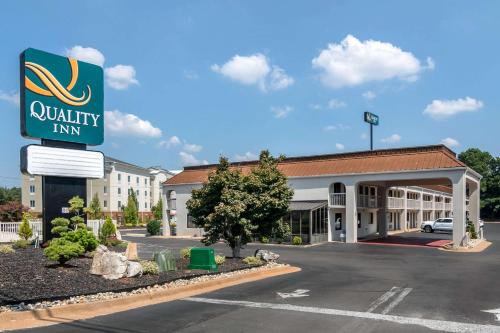 Quality Inn McDonough Atlanta South - Accommodation - McDonough