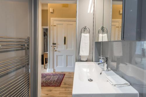 Murrayfield Spacious 2-bedroom apartment, Edinburgh (fotografie 10)