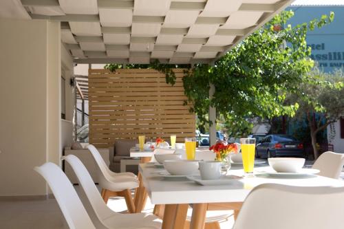 Food and beverages, Grand TheoNi Boutique Hotel & Spa in Lefkada