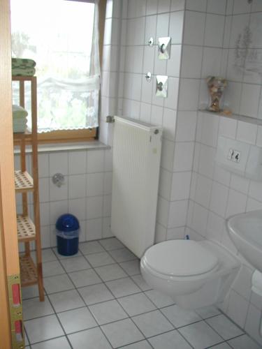 Bathroom, Ferienwohnung Kirchblick in Beltheim