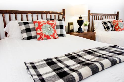 227423640 Kedron Valley Inn